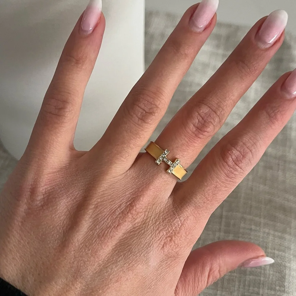 Nude H Women's Ring